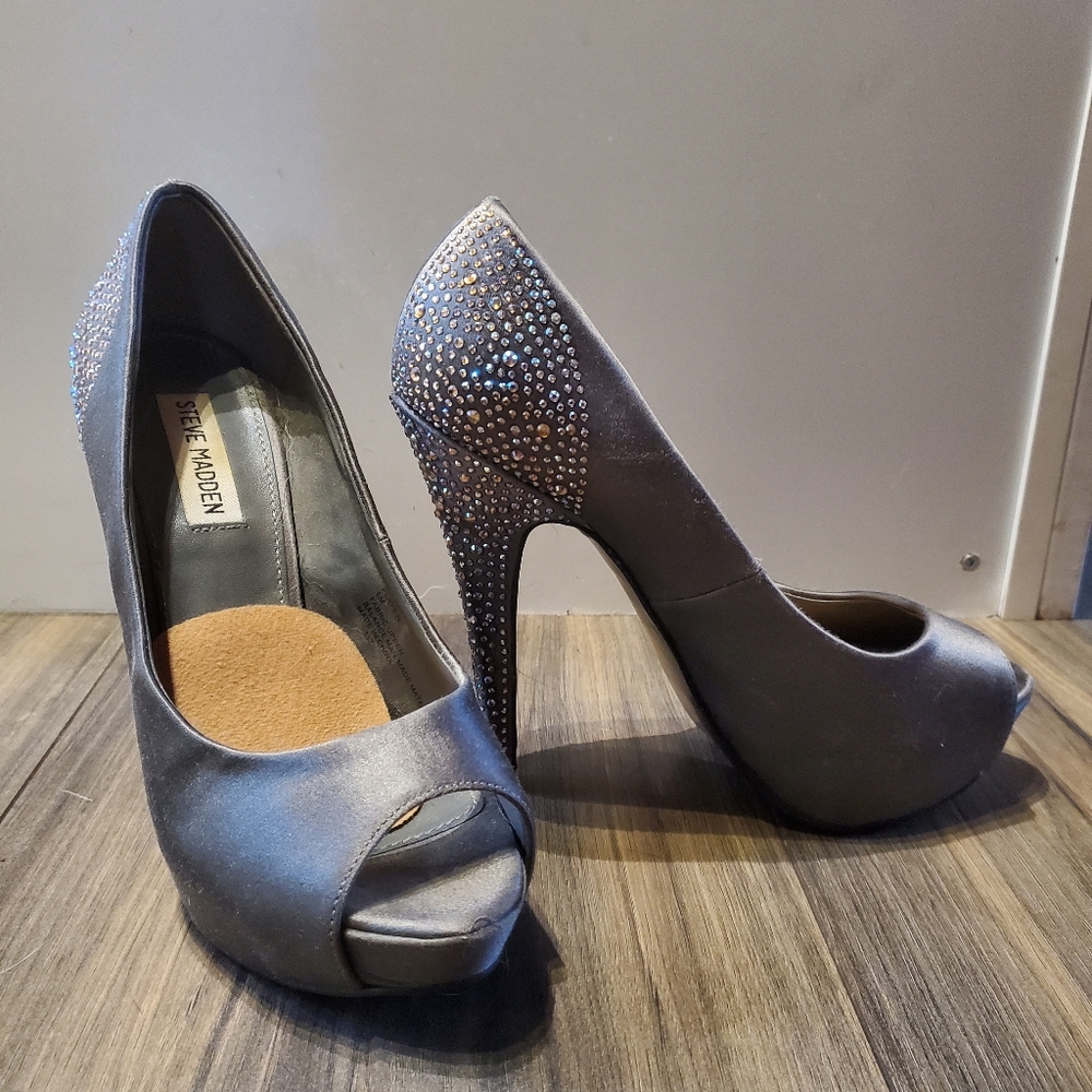 Steve Madden peep toe studded heels